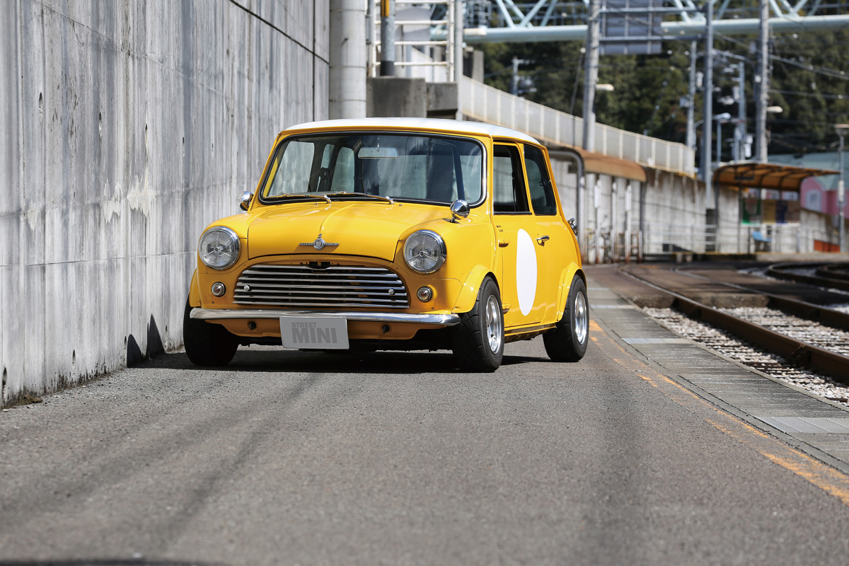 ローバーミニ クーパー｜日常使いでも、ミニはやっぱりレーシーにキメ